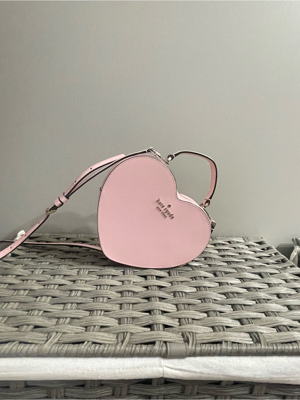 kate spade pink heart-shaped mini crossbody bag